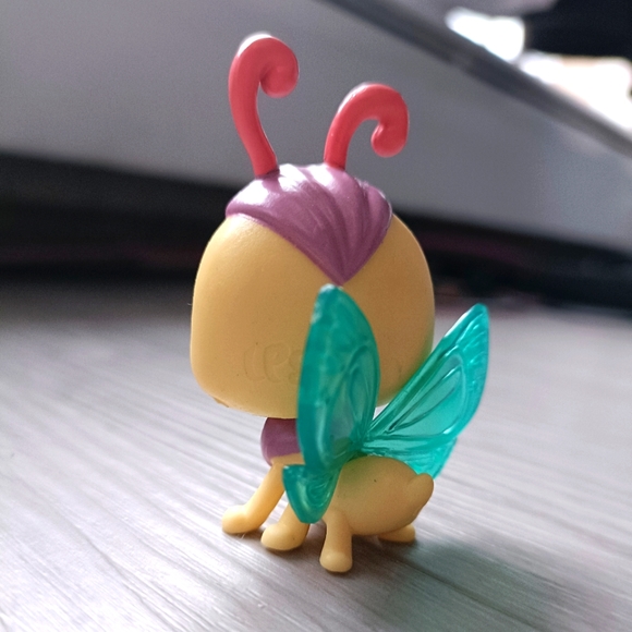 LPS Littlest Pet Shop #62 Fairlie Frostling Butterfly - Picture 2 of 4